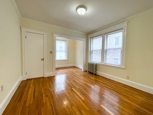 55 Queensberry St Photo 1