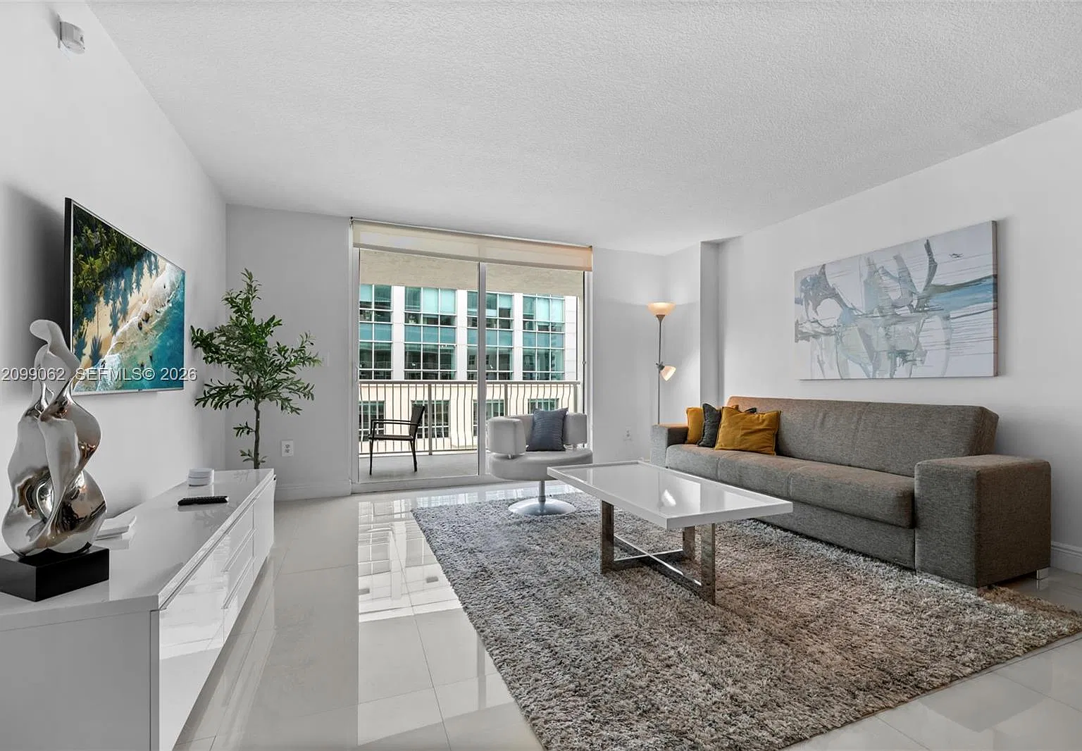 The Club At Brickell Bay — Photo 3