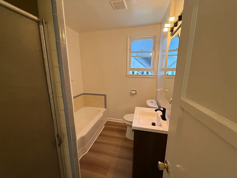 2475 N Beachwood Dr #3 — Photo 7