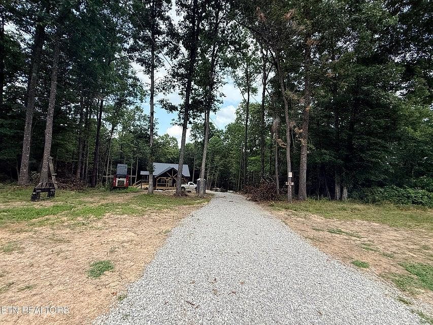 1st image of 831 Remington Rd