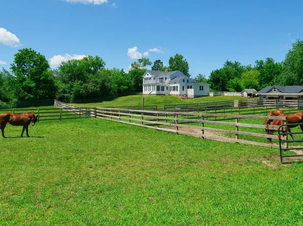708 S Rose Farm Rd, Woodstock, IL 60098