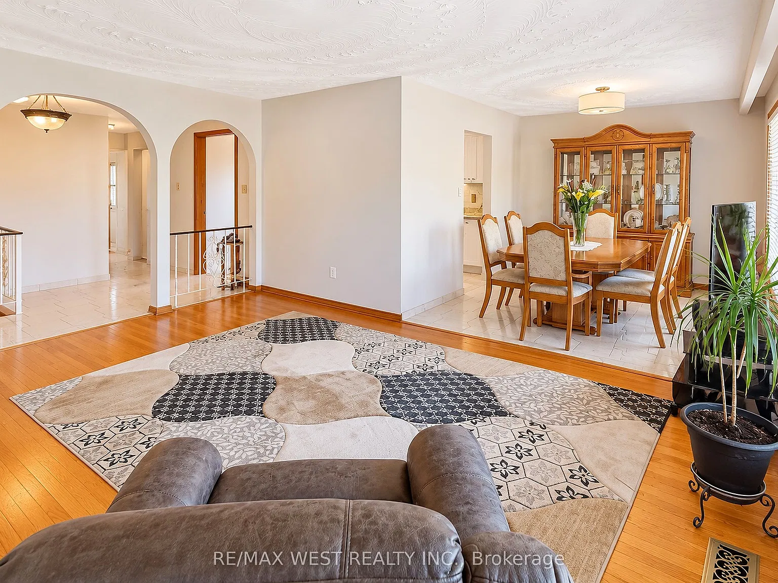 4 bed, $3,300 — Photo 3