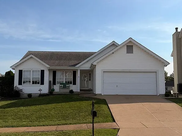 1002 Seasons View Dr, Fenton, MO 63026