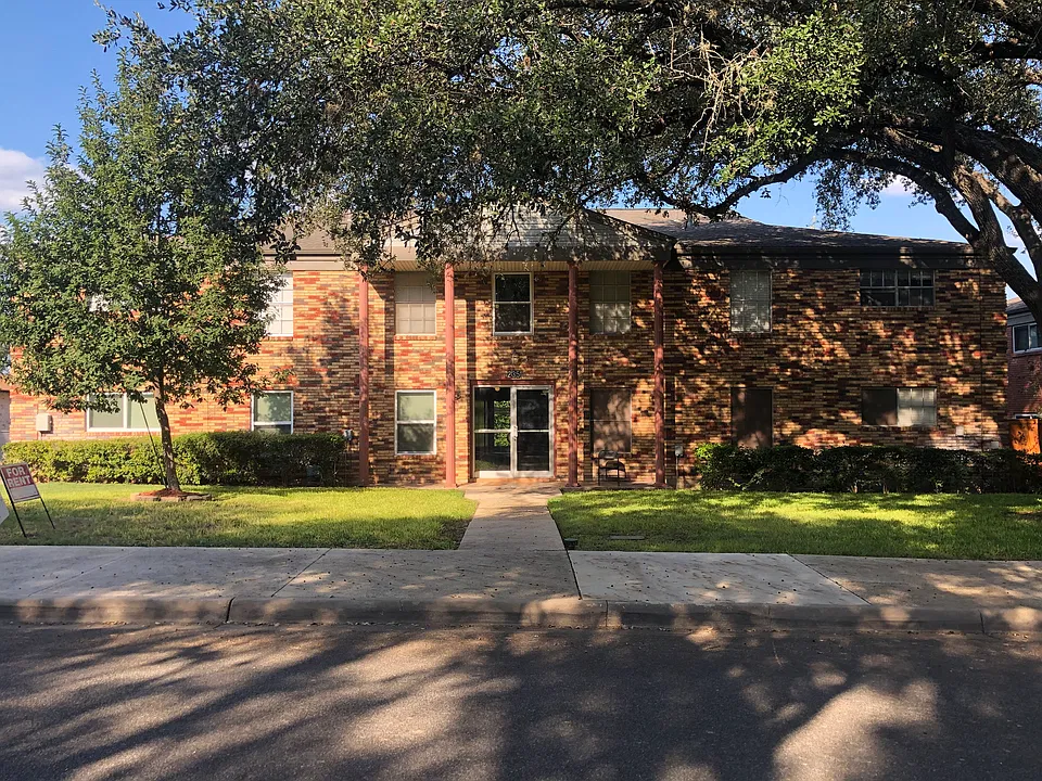 235 W Silver Sands Dr #3
