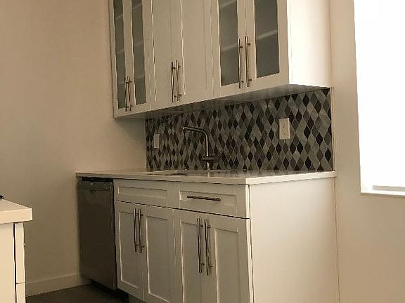 5th image of 801 NE 28th St APT 201