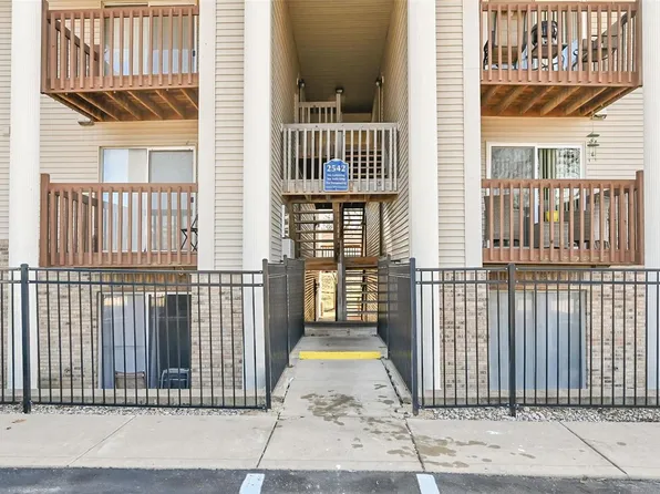 2542 Creve Coeur Mill Rd APT 10, Maryland Heights, MO 63043