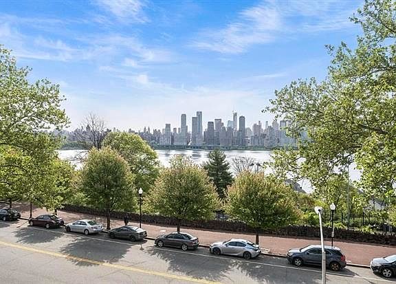 2nd image of 6115 Boulevard E #2