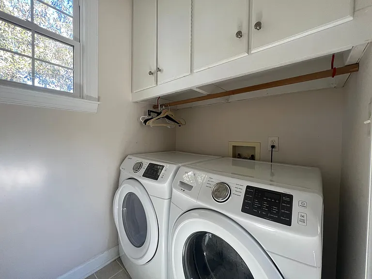 1004 Melville Ln — Photo 15
