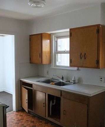 5th image of 816 E Philadelphia Ave