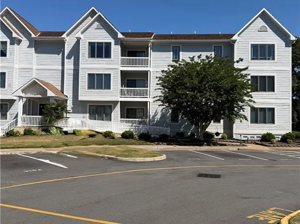 5 Harbor Watch Dr Unit 419, Chesapeake, VA 23320
