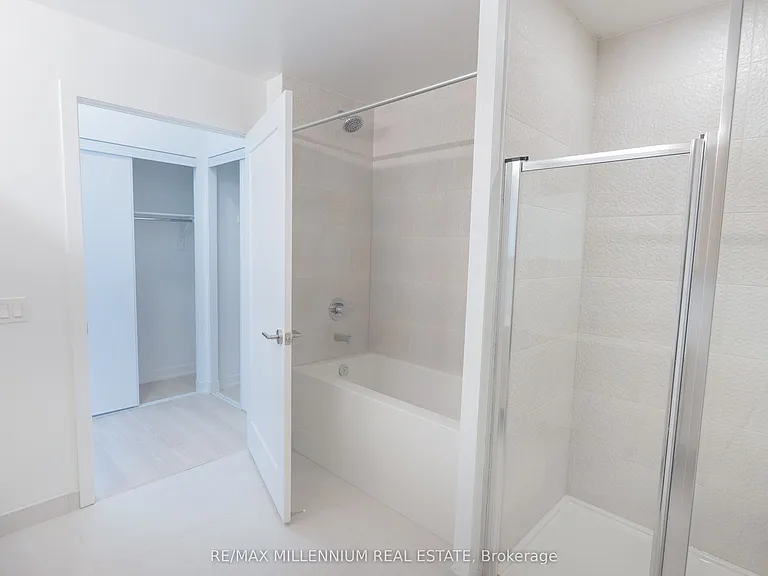 5105 Hurontario St #Penthouse 2 — Photo 10
