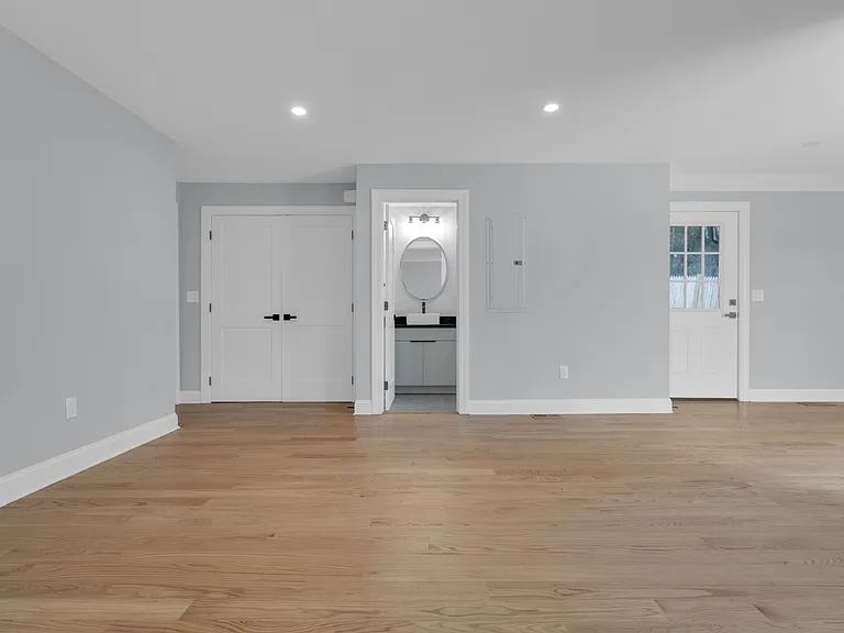 1 Rockingham Ave #1 — Photo 9