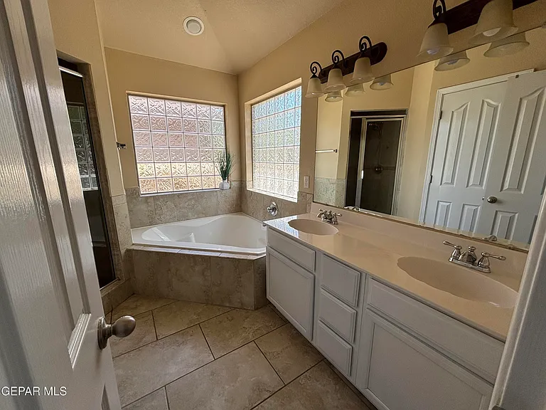 11008 Cattle Ranch St — Photo 23