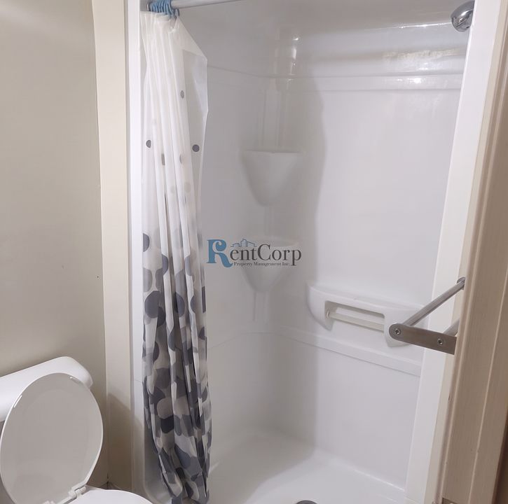 1st image of 405 Lester St Unit 4