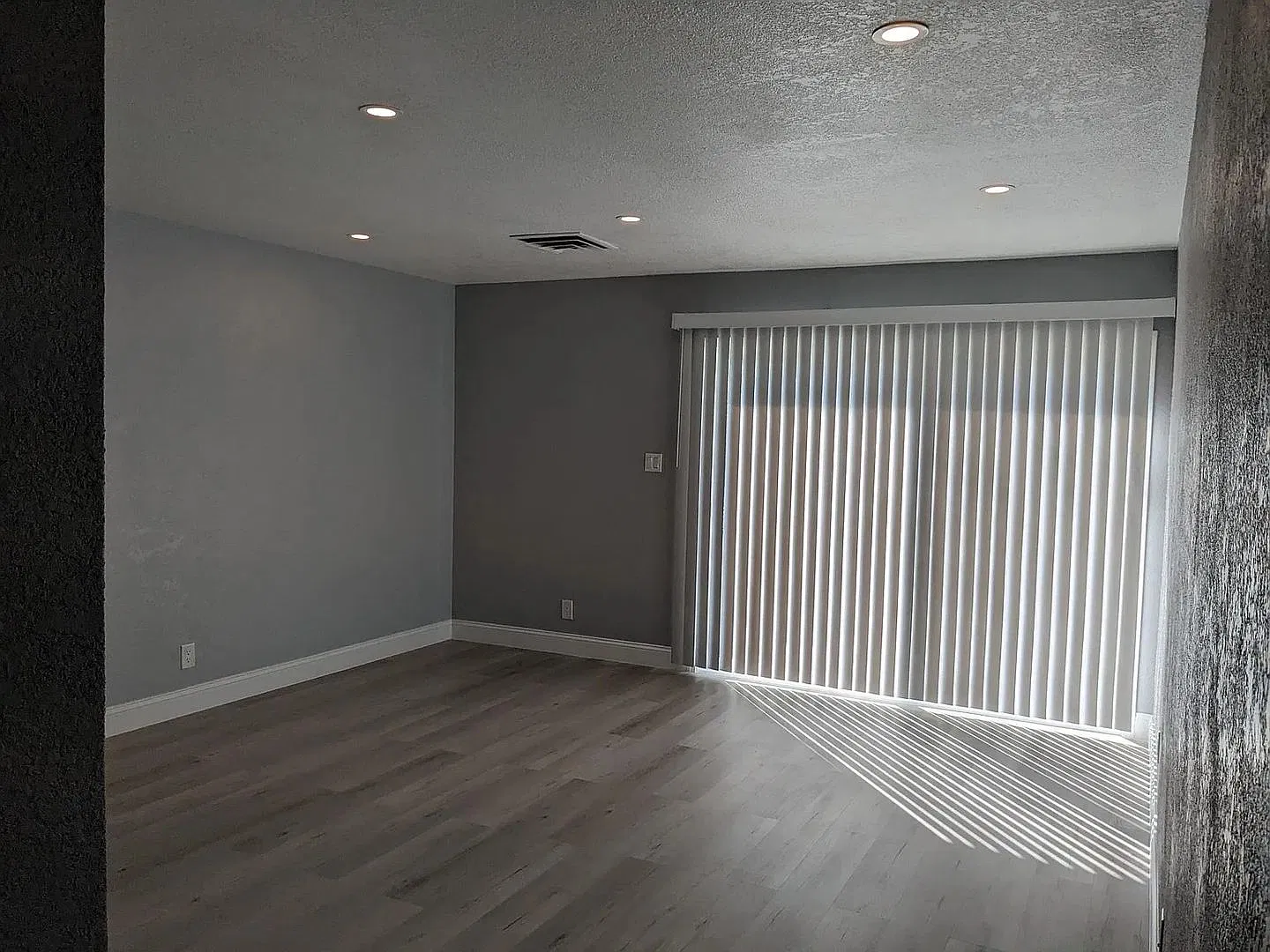 Beautiful 4 Bedroom Home with Fenced Yard & Incredible View — Photo 2
