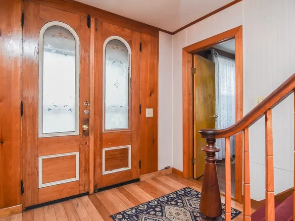 38 Pleasant St, Ware, MA 01082