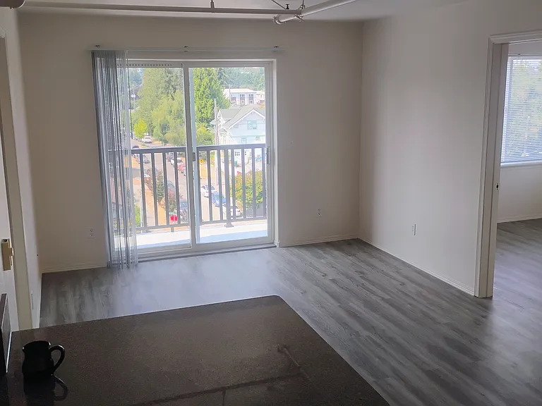 5523 University Way NE #403 — Photo 2
