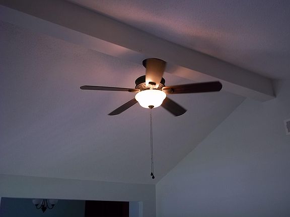 5th image of 623 Schneider Dr