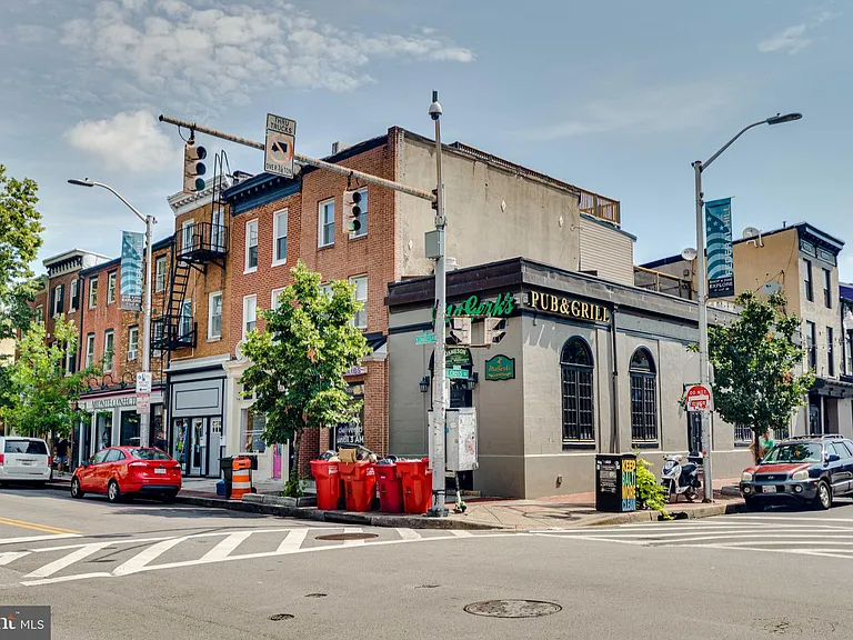 910 S Charles St #B — Photo 35