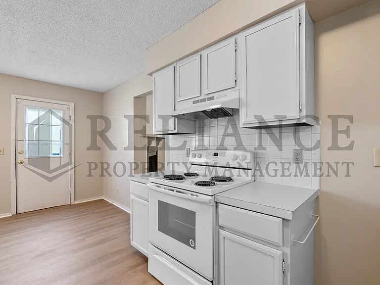 445 N Richmond Ave — Photo 15