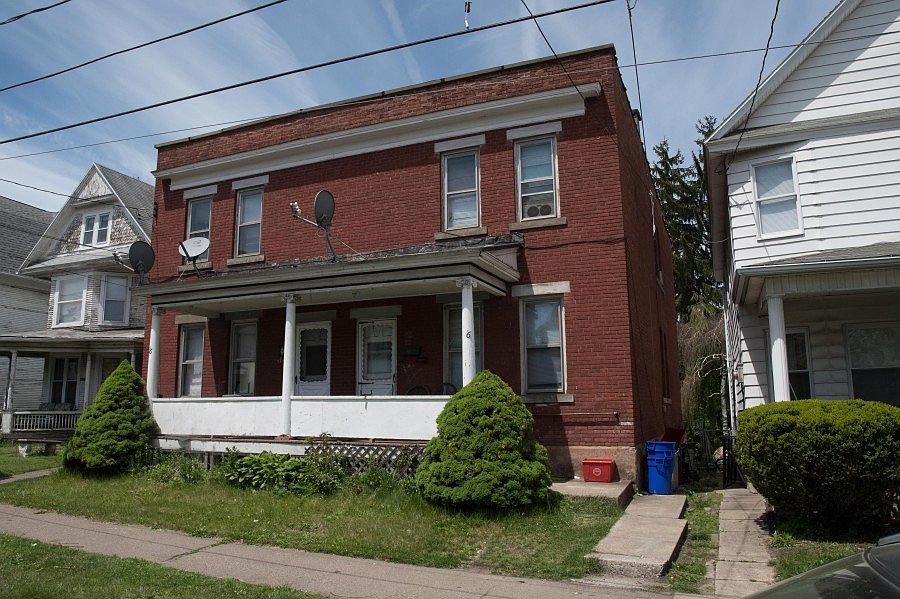 2nd image of 1618 S Irving Ave