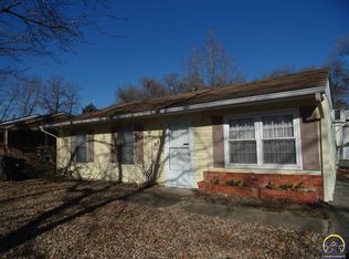 2912 SE 3rd St, Topeka, KS 66607