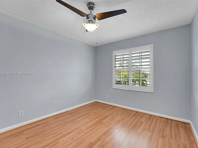1905 Capeside Cir — Photo 17