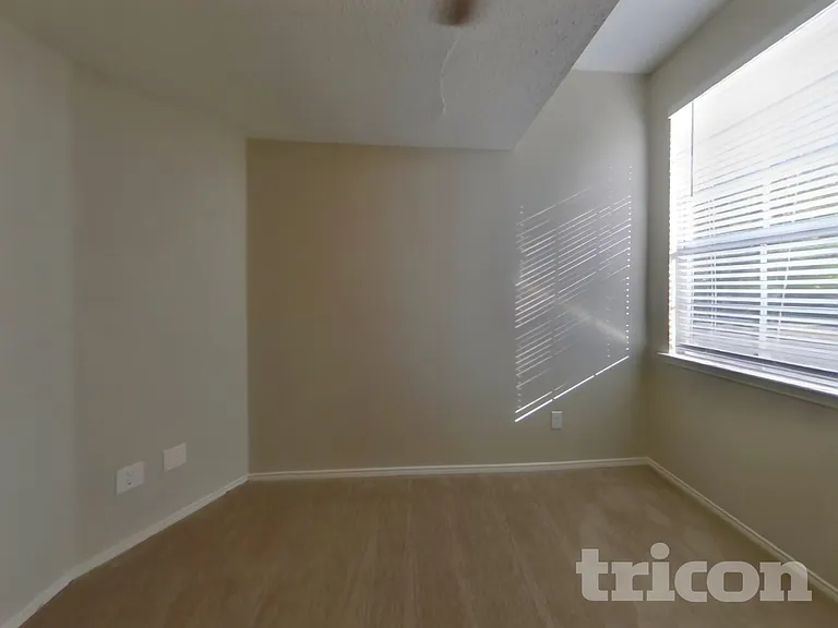 513 Valley View Dr — Photo 12