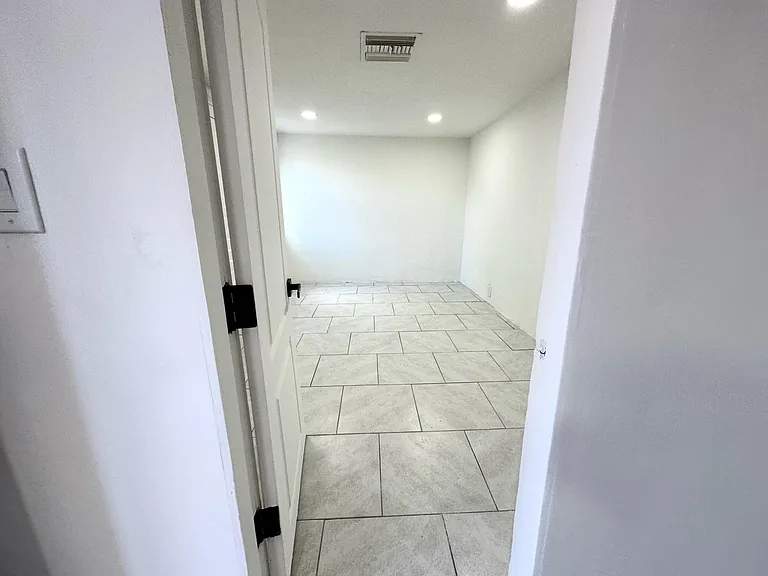 6722 N 54th Dr #2 — Photo 4