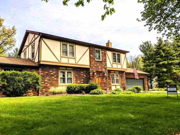 22 Douglas Pl, Terre Haute, IN 47803