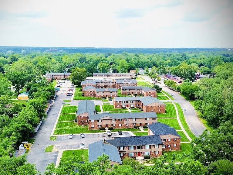 Village Grove Apartments — Photo 46