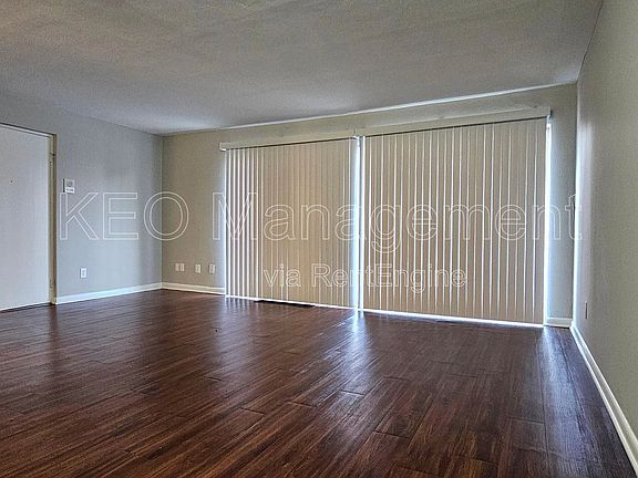 4th image of 3809 Briar Pl #6