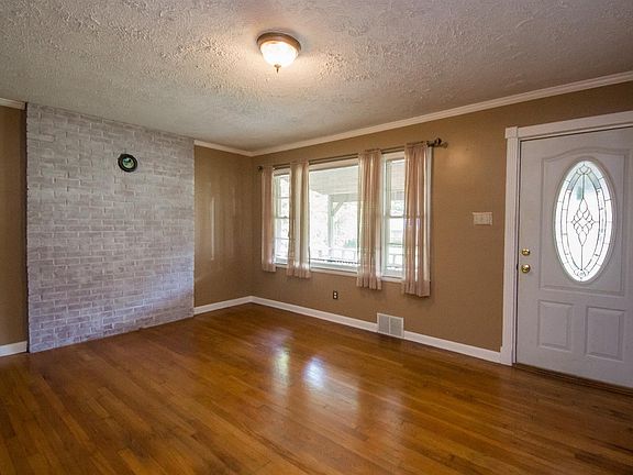4th image of 306 Manhattan Dr