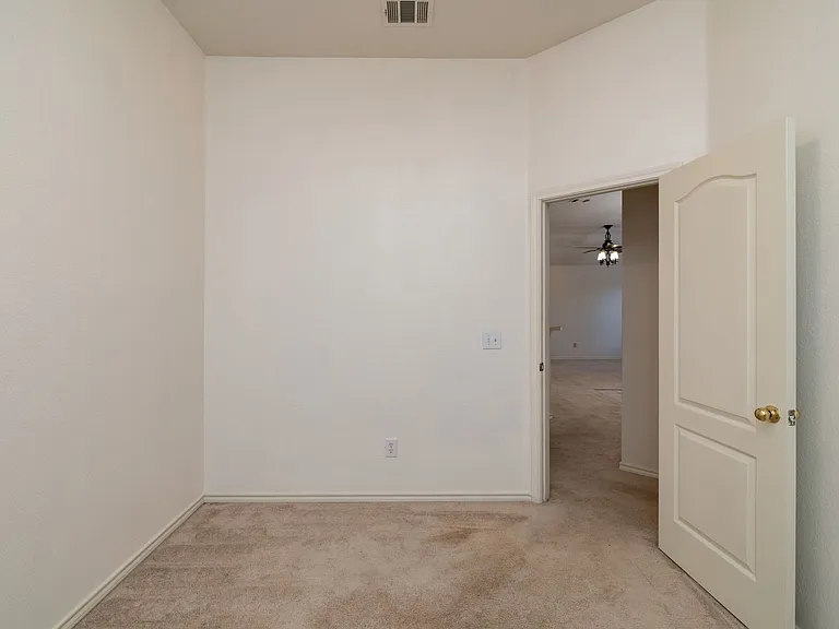 1621 Oak Brook Ln — Photo 25