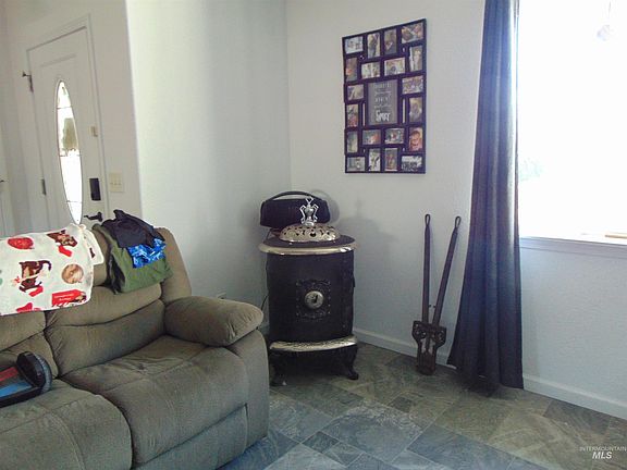 3rd image of 30 Maple Dr