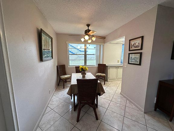 4th image of 220 Markham K #220
