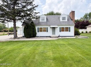 1102 S Lallendorf Rd, Oregon, OH 43616