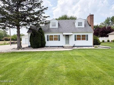 1102 S Lallendorf Rd, Oregon, OH, 43616