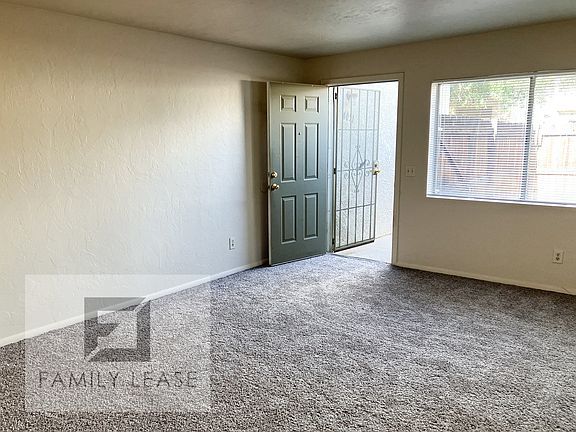 3rd image of 4051 E Bellevue St