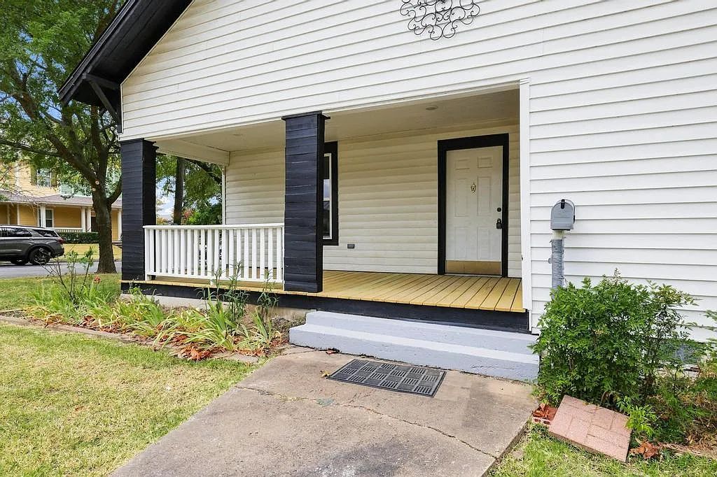 3 bed, 1253 sqft, $1,685 — Photo 3
