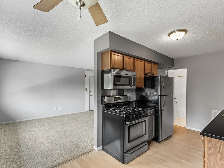 2720 Rosalyn Ct — Photo 40