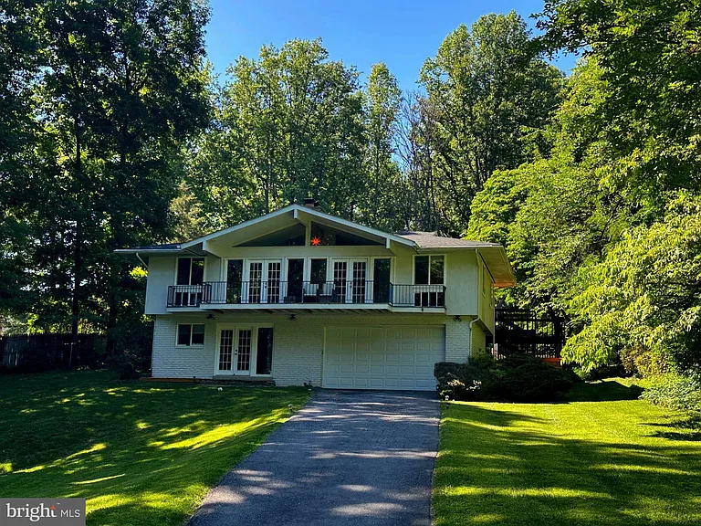 6900 Heatherhill Rd — Photo 1