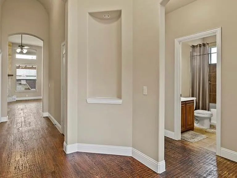 1120 Haskell Dr — Photo 3