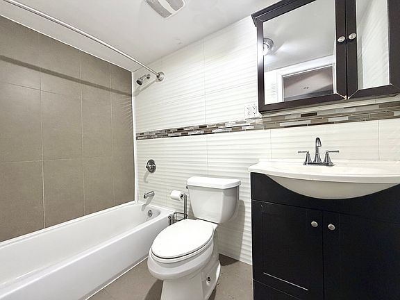 4th image of 207 Madison St #1A