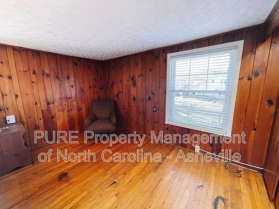 3rd image of 19 Clairmont Ave #Up