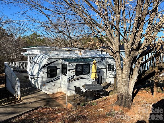 2nd image of 322 Mount View Ln