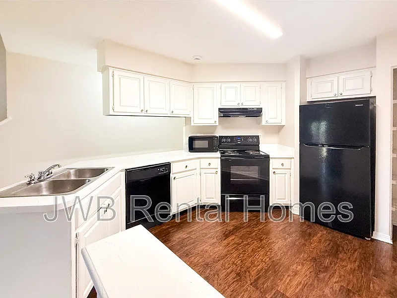 Cedar Hills — Photo 2