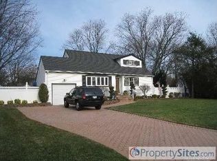 75 Ace Ct, West Islip, NY 11795