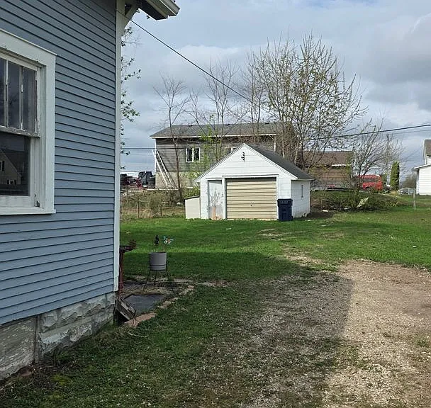 121 Clinton St — Photo 12