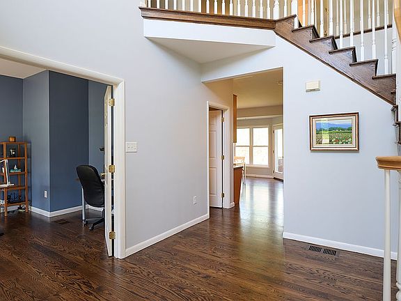 4th image of 1145 N Foxpointe Dr